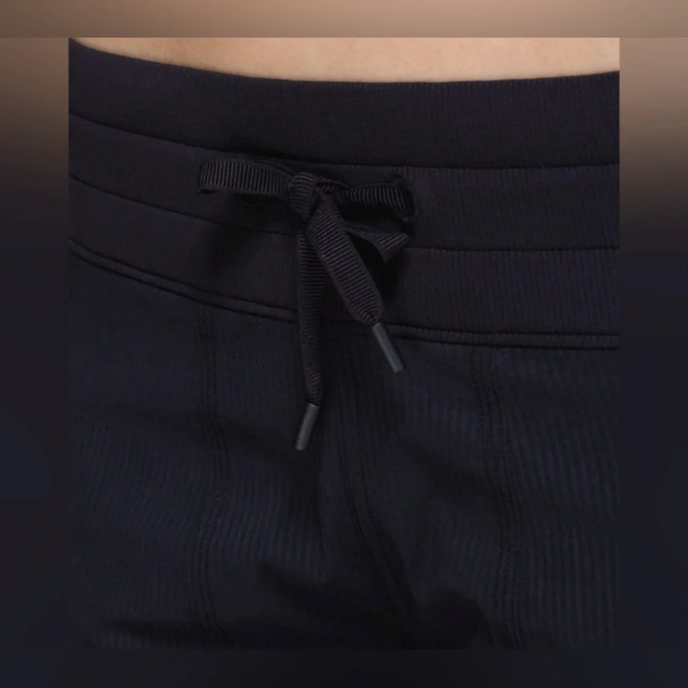 Lululemon Studio Crop size 10 Black - Picture 4 of 16
